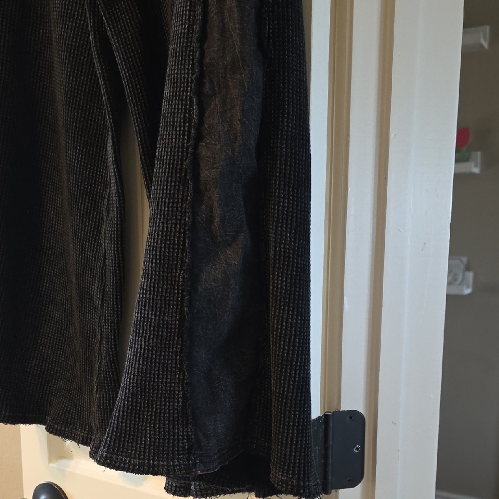 Oli & Hali Black Cropped Pants - Picture 6 of 10